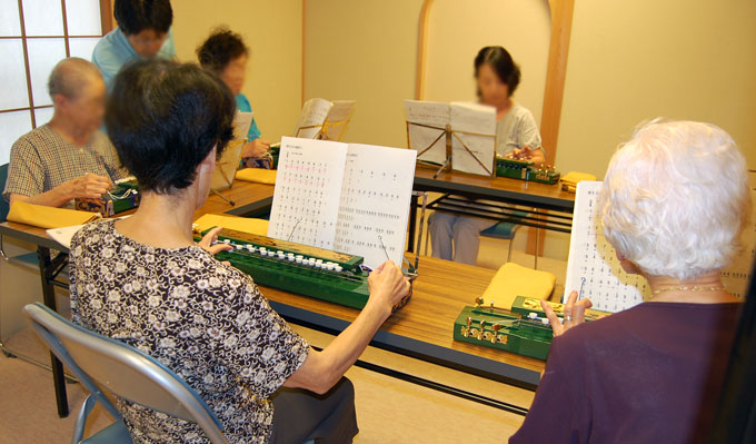 大正琴レクリエーション写真
